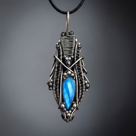 Nomad Tear - Labradorite Pendant