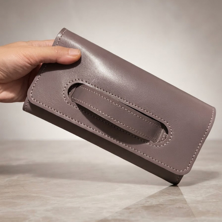 Aura Clutch