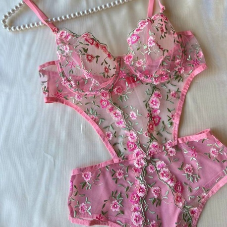 Pembe Dantelli Bodysuit