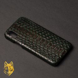 Wolf; Hakiki Piton Yılanı Derisi Haki Yeşili iPhone Kılıfı