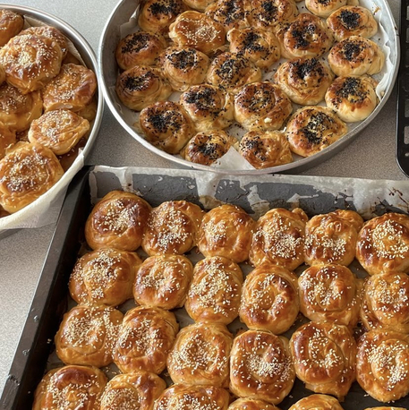 Patatesli ve Peynirli El Açması Börek