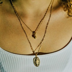 Gold Virgin Mary kolye