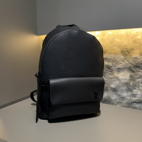 LOUIS VUITTON SIRT ÇANTASI