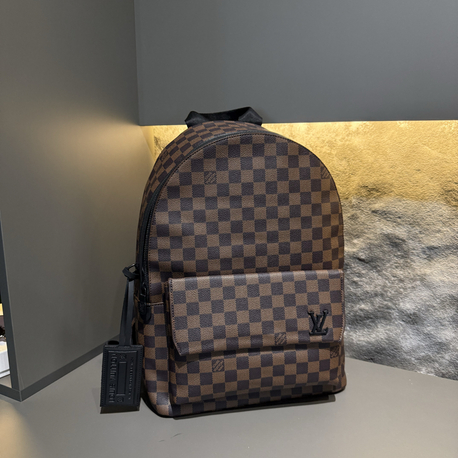 LOUIS VUITTON SIRT ÇANTASI
