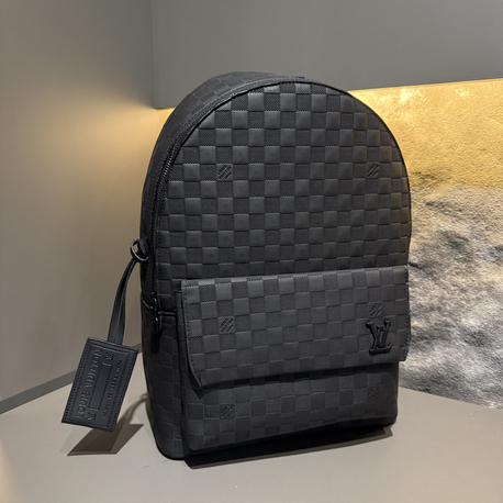 LOUIS VUITTON SIRT ÇANTASI