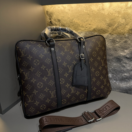 LOUIS VUITTON LAPTOP ÇANTASI