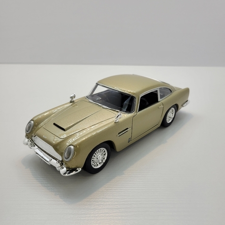 Aston Martin DB5 1.24 ölçek