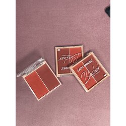 Lady Model Blush