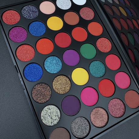 VEE Multi-colored Eyeshadow Palette 