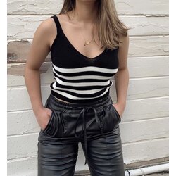 Triko Siyah Beyaz Crop