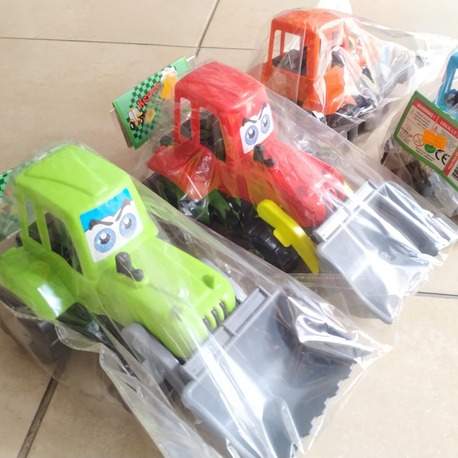 PLASTİK TRAKTÖR KEPÇELER