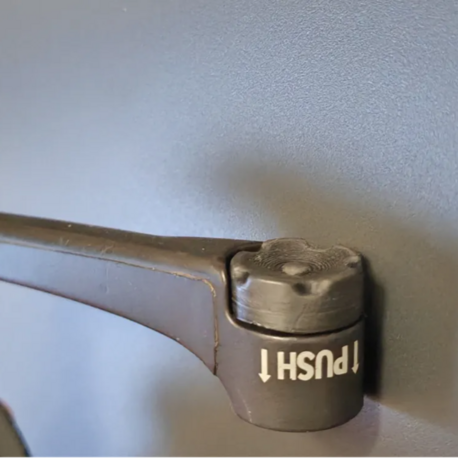 Saab 9-3 Ön Bardaklık Basma Tuşu (Cup Holder Button)  Parçası.