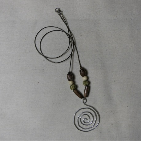 Spiral Yarı Boncuklu Kolye