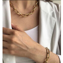 Gold Oval Plaka Geçmeli Zincir Kolye