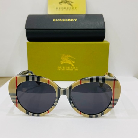 BURBERRYDESENLİ ÇERÇEVE SİYAH ŞEFFAF CAM