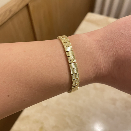 Signature Line Gold