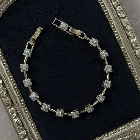 Cm Gold Sıralı Taşlı Bileklik