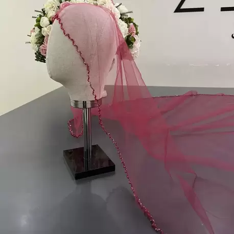 Bordo kenar nakışlı zarif duvak