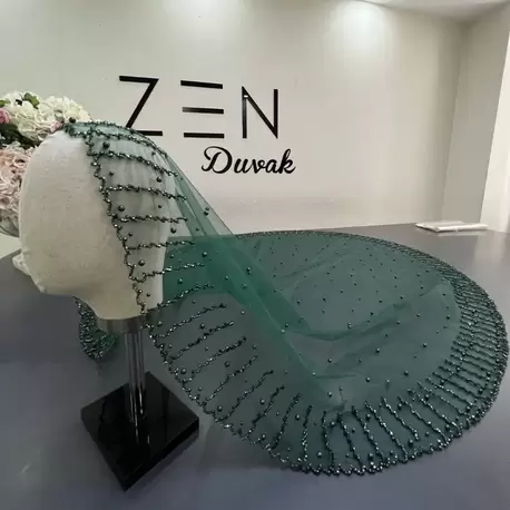 Zümrüt yeşili inci nakışlı gelin duvağı