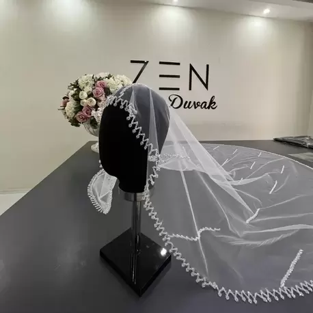 Beyaz nakışlı gelin duvağı