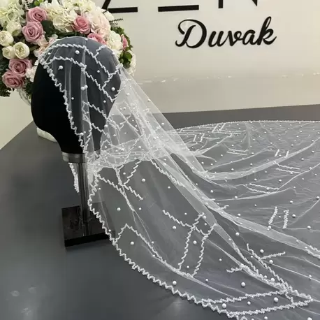 Beyaz inci nakışlı gelin duvağı