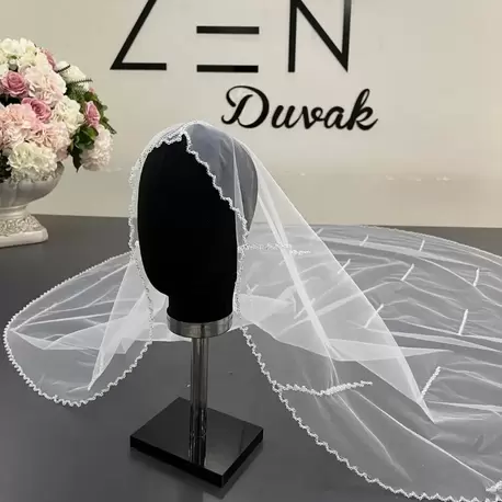 Beyaz nakışlı gelin duvağı
