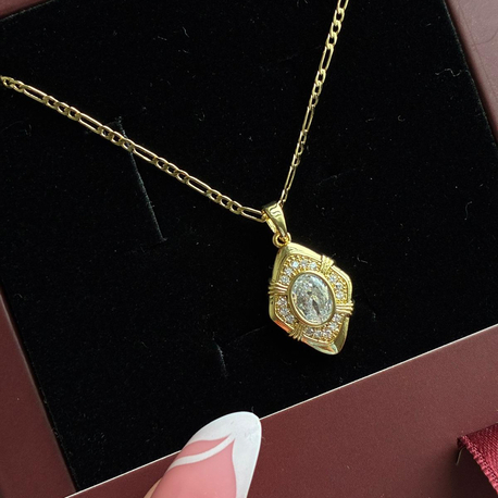 Çelik Gold taşlı kolye