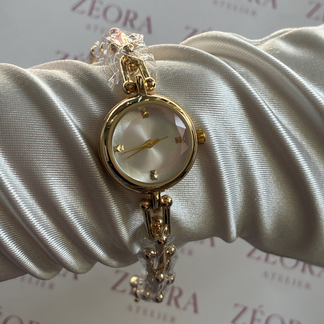 Luna Chain – Zincir Detaylı Gold Minimal Saat