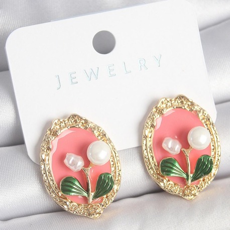 Gold Renk Pembe Mineli İncili Çiçek İşlemeli Portre Küpe