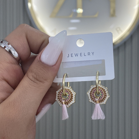 Pembe tüy detaylı gold halka küpe