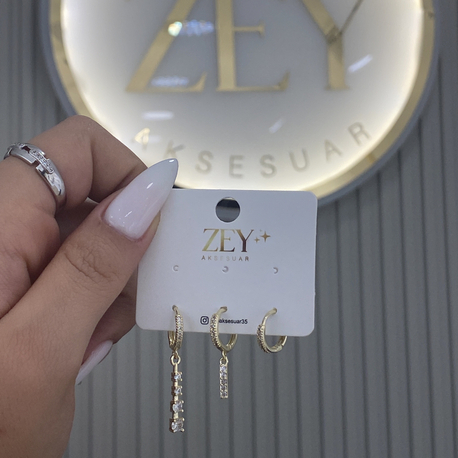 Gold taş detaylı üçlü küpe