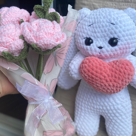 Tavşan amigurumi ve örgü çiçek