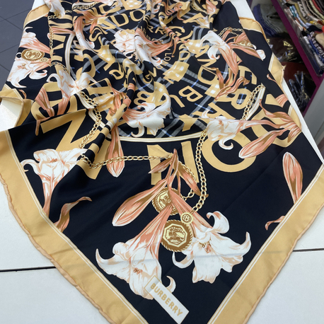 Burberry eşarp