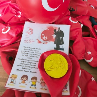 Yumurtlayan kalem&özel gün kartı&kırmızı bayraklı balon
