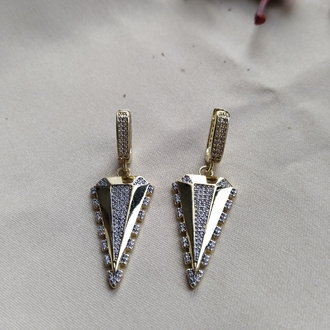 ÇELİK ZİRKON TAŞLI PİRAMİT MODEL KÜPE