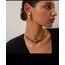 VİP KARARMAZ SERİ PİRAMİT MODEL KÜPE 