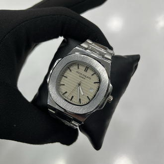Patek Philippe Nautilus – Champagne Dial & Full Çelik Özel Seri