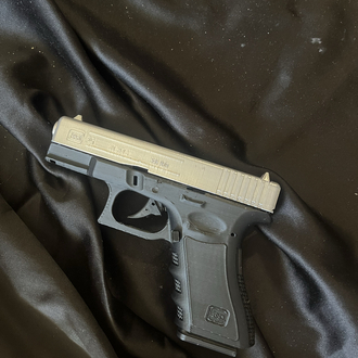 Gümüş glock