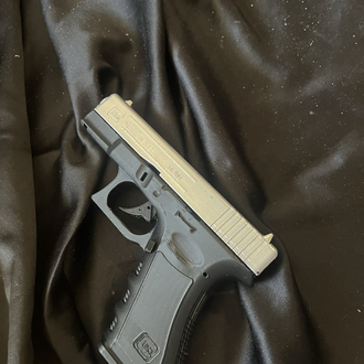 Gümüş glock