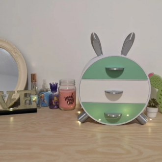 Tavşan görünümlü mini makyaj ve takı dolabı