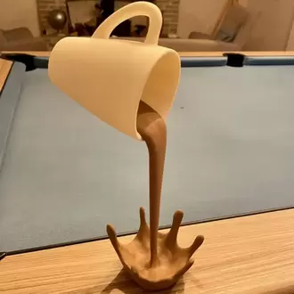 Havada Asılı Kalan Kahve Tasarımlı Dekoratif Obje