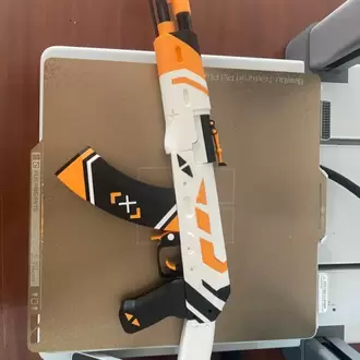 Efsane Geri Döndü: AK-47 | Asiimov 1:1 Ölçekli Koleksiyon Modeli