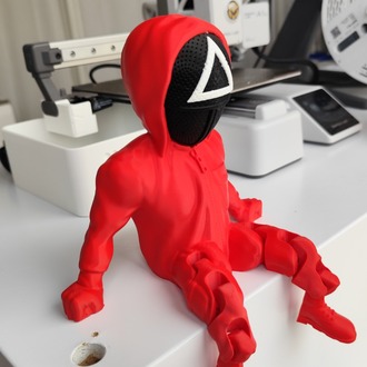 Squid Game Asker Figürü 3D Baskı – Değiştirilebilir Kafalı