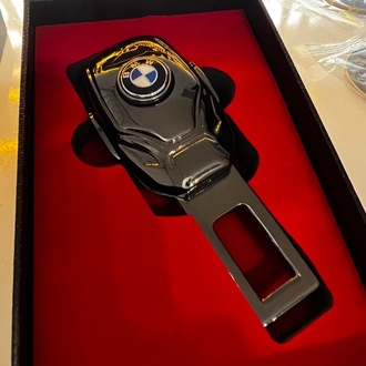 LÜX BMW LOGO METAL KEMER YÜKSELTİCİ 