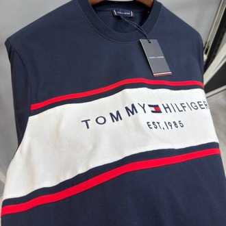 Tommy Hilfiger Logo Şeritli Lacivert T-Shirt – Sportif & Şık Tasarım