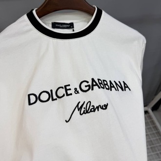 Dolce & Gabbana Milano Logo Baskılı Beyaz T-Shirt – Şık & Minimal Tasarım