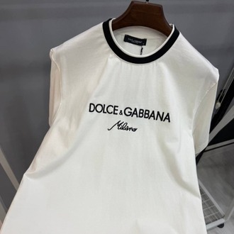 Dolce & Gabbana Milano Logo Baskılı Beyaz T-Shirt – Şık & Minimal Tasarım