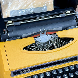 TURUNCU RENK AVRUPA RETRO DAKTİLO