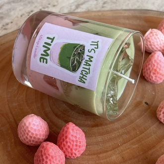 Çilekli Matcha Latte Mum