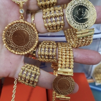 Beşi Biryerde Modeller  Kolye Fiyatidir 